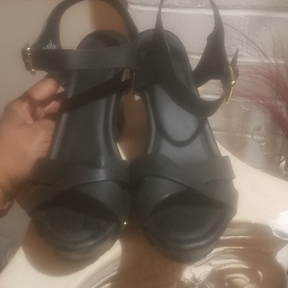 Kennth Cole as scraf mark on toe,can be fixed